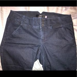 Torrid Dark Denim highwaisted Capri pants